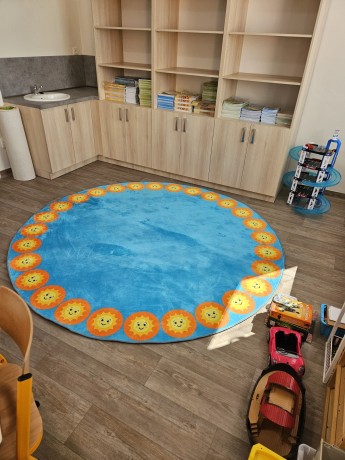 Zluta_druzina_kruh_koberec