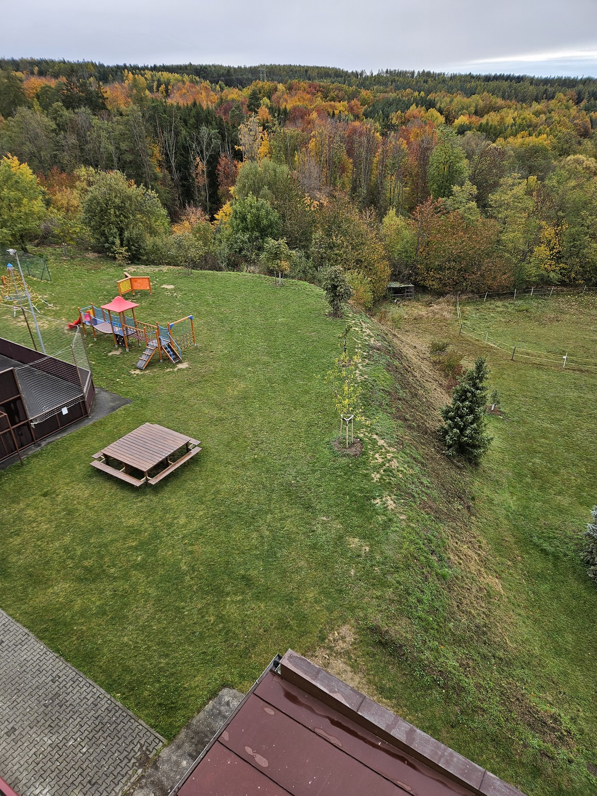 Pohled z učebny jazyků [1600x1200]