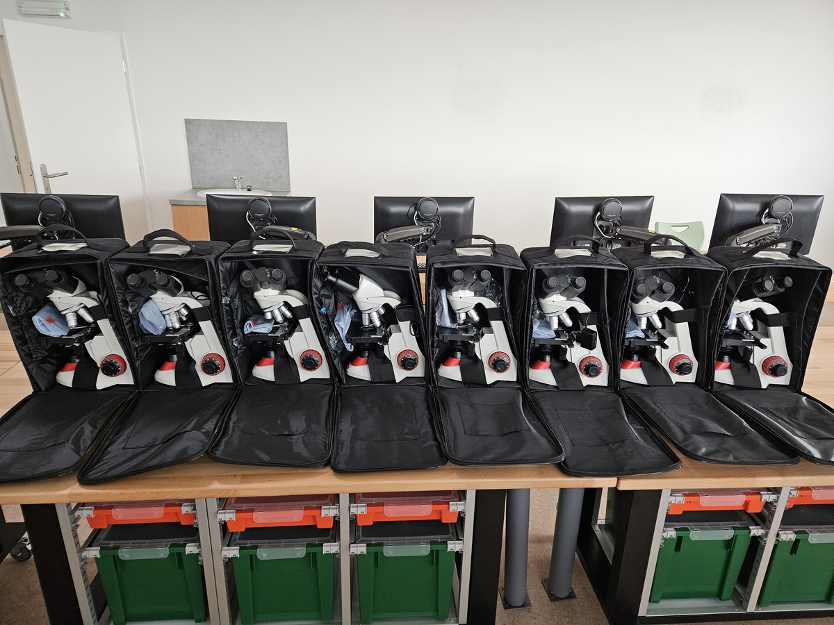 FCL_zakovske_mikroskopy