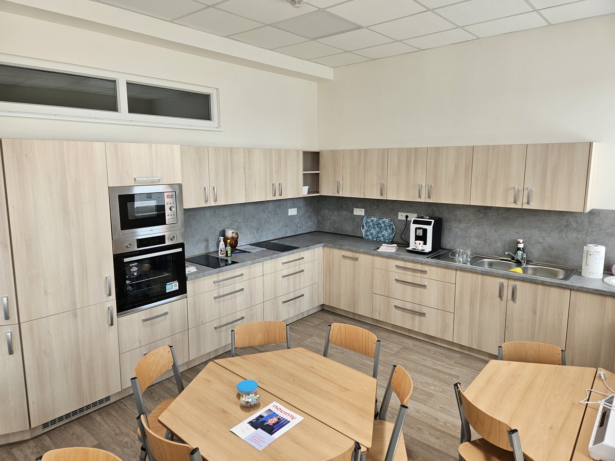 Seda_druzina_kuchynska_linka