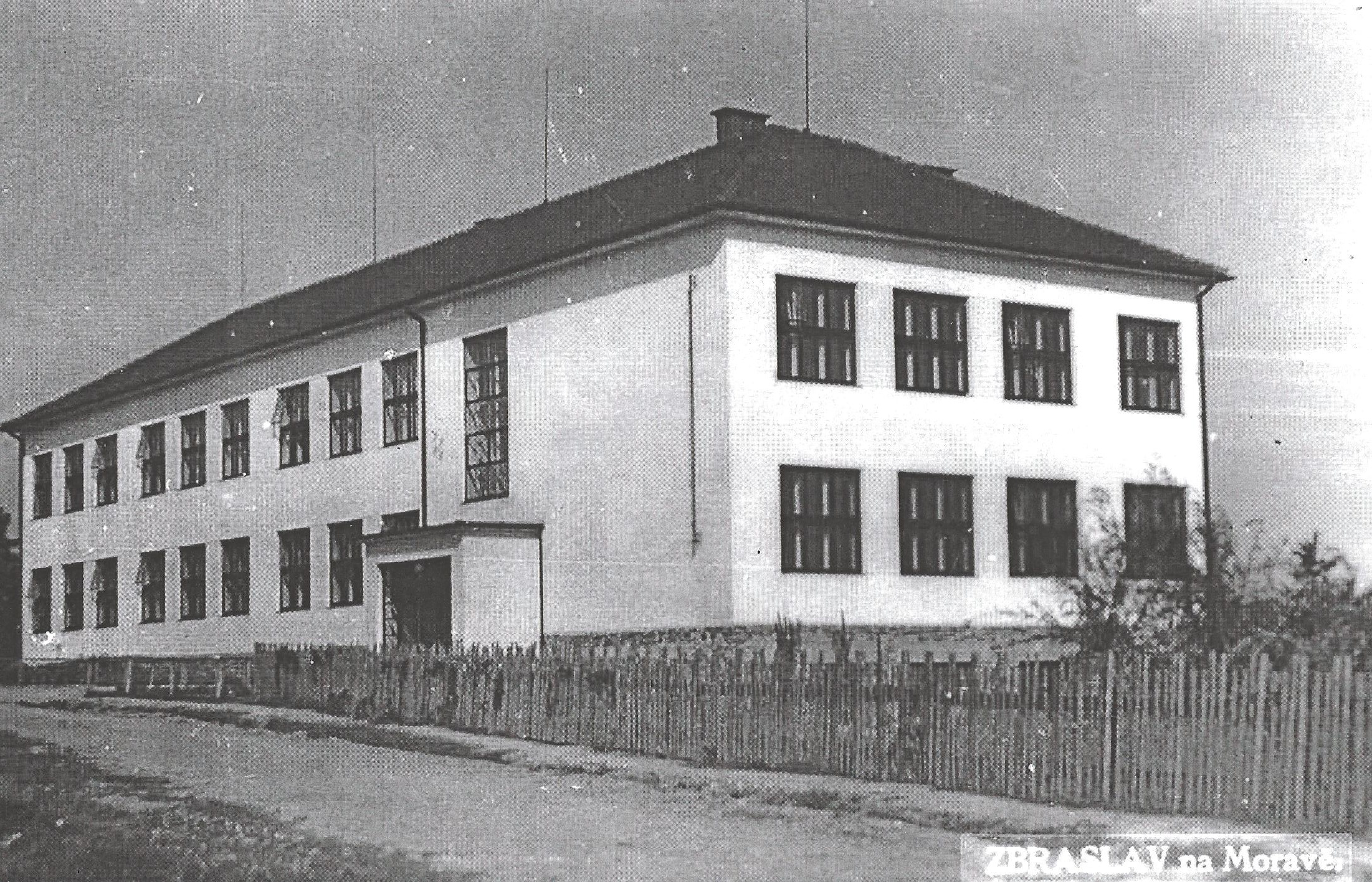Čtvrtá škola v roce 1940